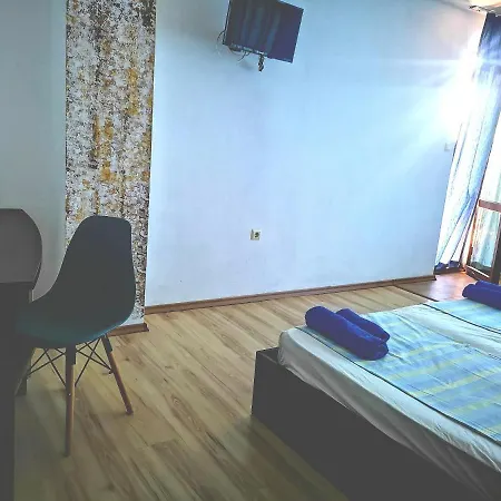 Къща за гости паунови Приморско