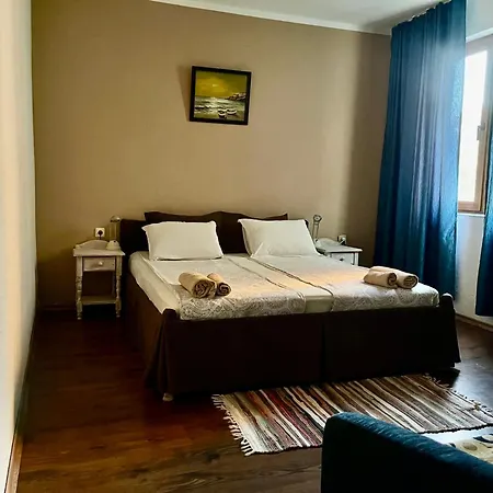 Къща за гости паунови 2*