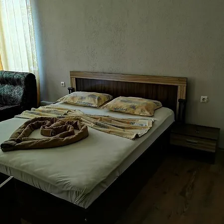 Къща за гости паунови 2*