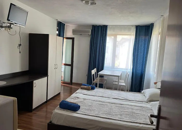 Paunovi Πανσιόν