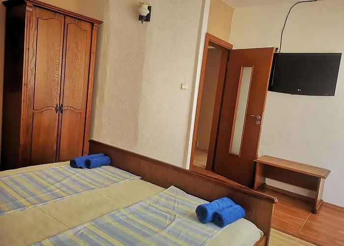 Πανσιόν Paunovi 2*