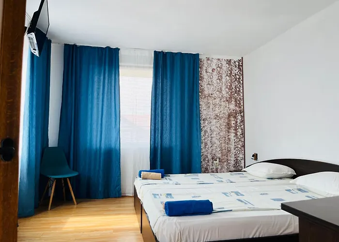 Paunovi Πανσιόν