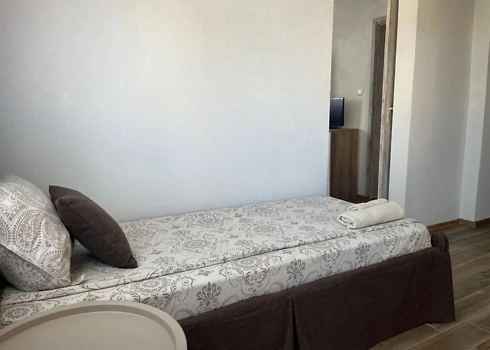 Paunovi Πανσιόν 2*