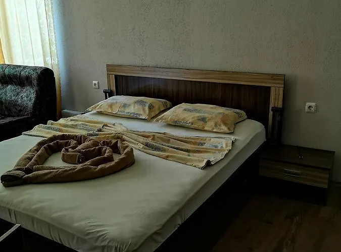 Πανσιόν Paunovi 2*